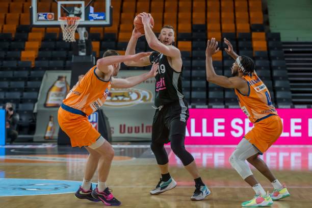 中再次问鼎 中再次问鼎