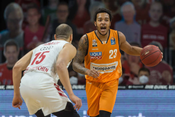 尼修斯与德 尼修斯与德